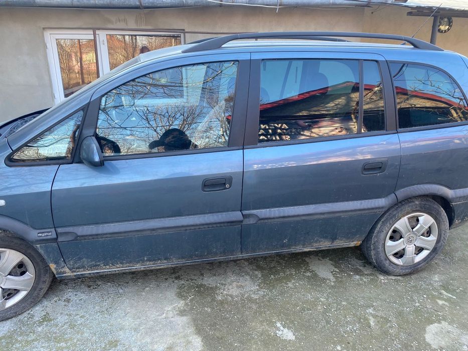 Se vinde masina Opel Zafira