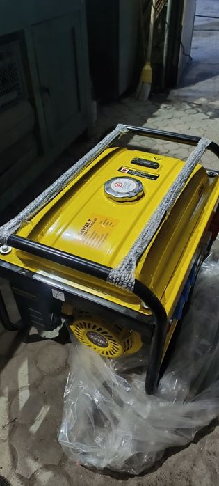 Бензогенератор DEWALT