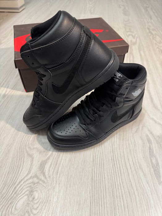 Adidasi Nike Air Jordan 1 Retro High OG Triple Black
