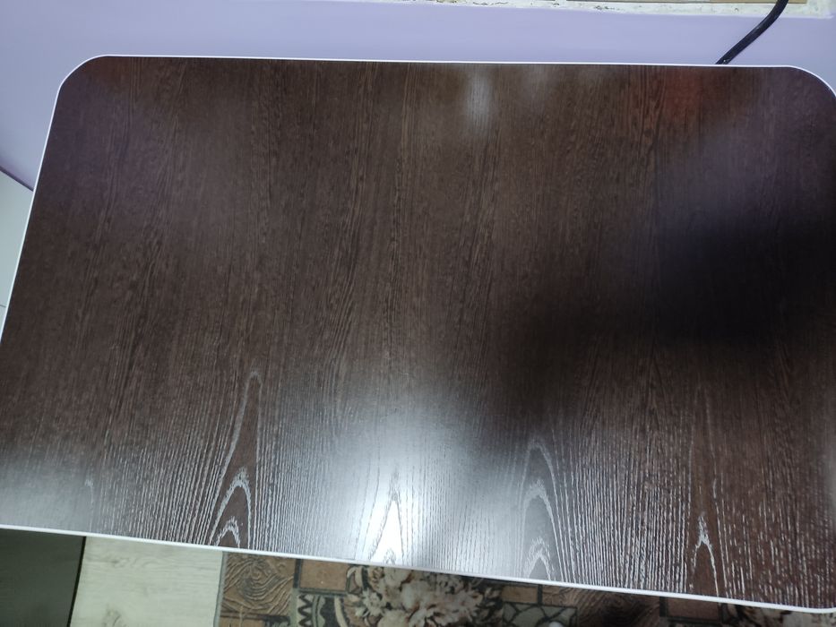 Продам совершенно новый кухонный стол