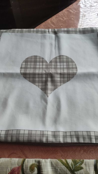 Неупотребявани калъфки за декоративни възглавнички