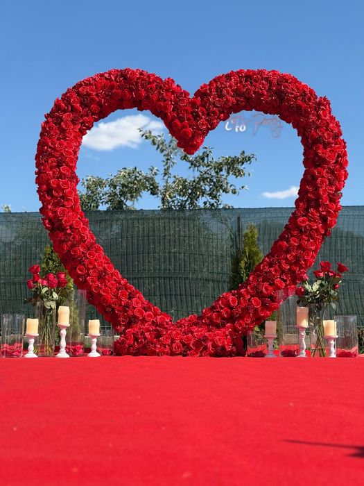 Cort Evenimente nunta botez  mese si aranjamente florale