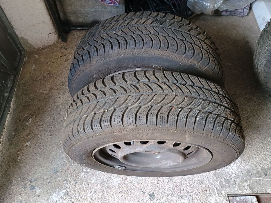 Зимни гуми 195/65/15 с джанти 4 броя 15  4x100 Toyota