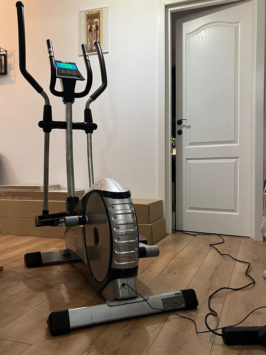 Crosstrainer profesional STAMM Bodyfit Octans 7000