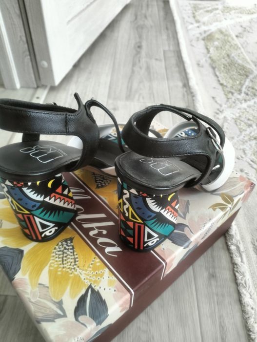 Продам босоножки почти новый