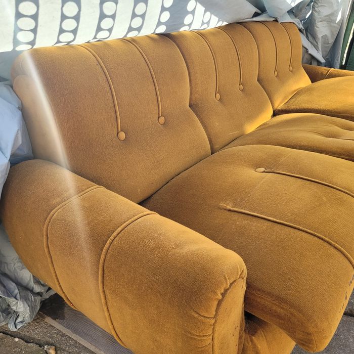 Холов диван с фотьойли.