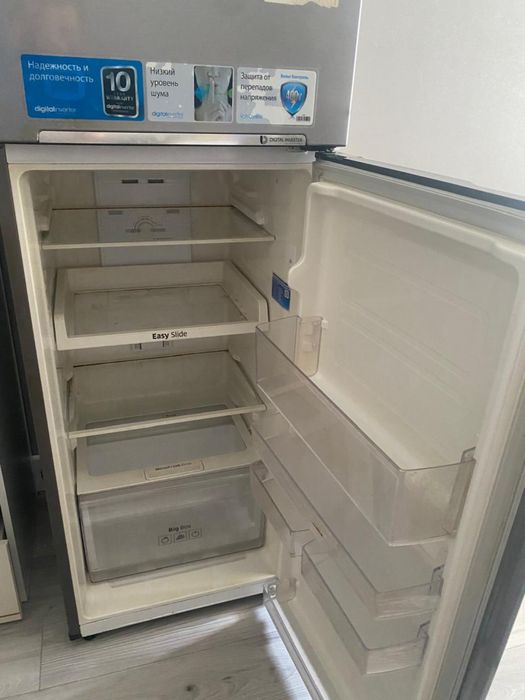Холодильник бу работает
