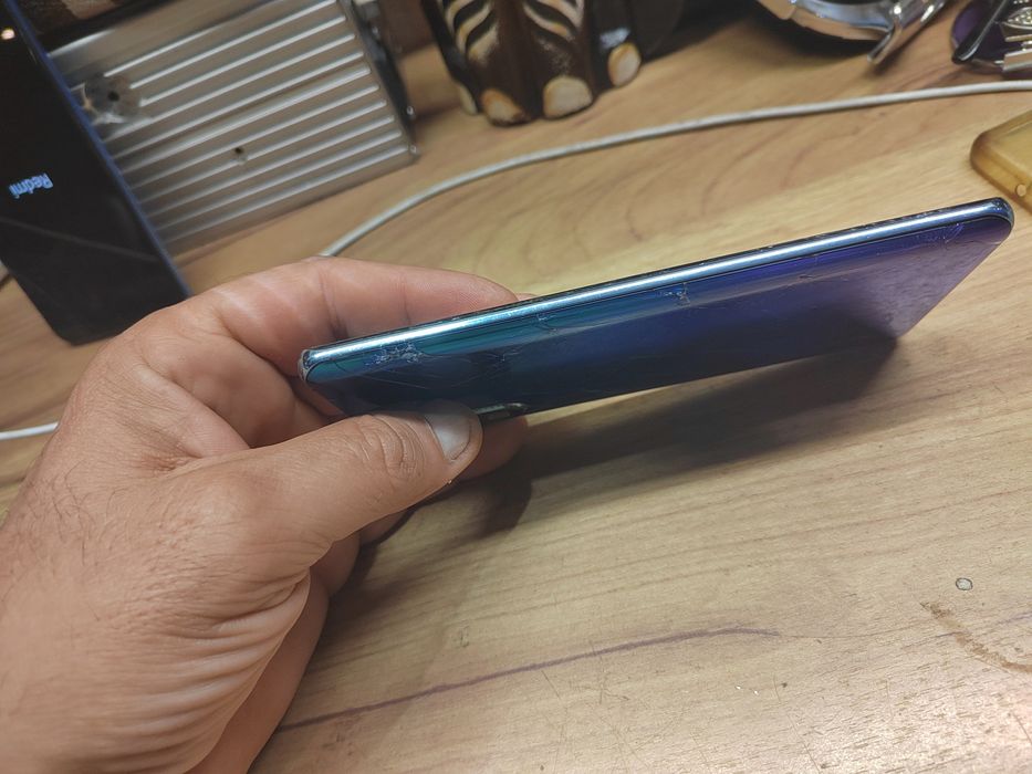 Продавам Huawei P30 pro.