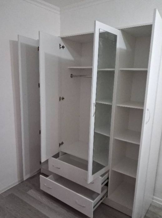 Шкаф белый распашные продам