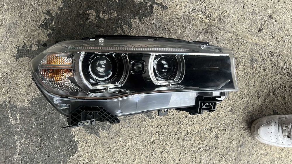 Far stanga dreapta BMW X5 F15 3.0 D N57D30A si alte piese