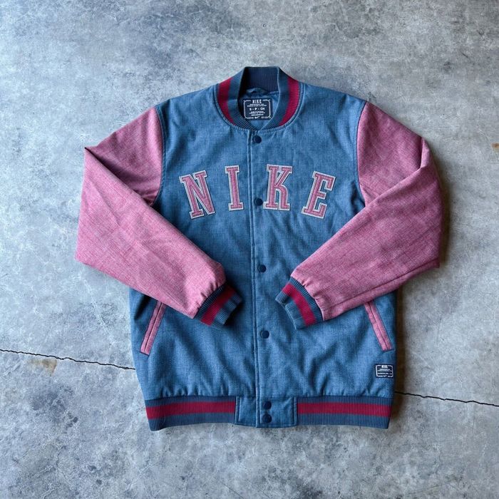 Vând geaca Nike SB Letterman