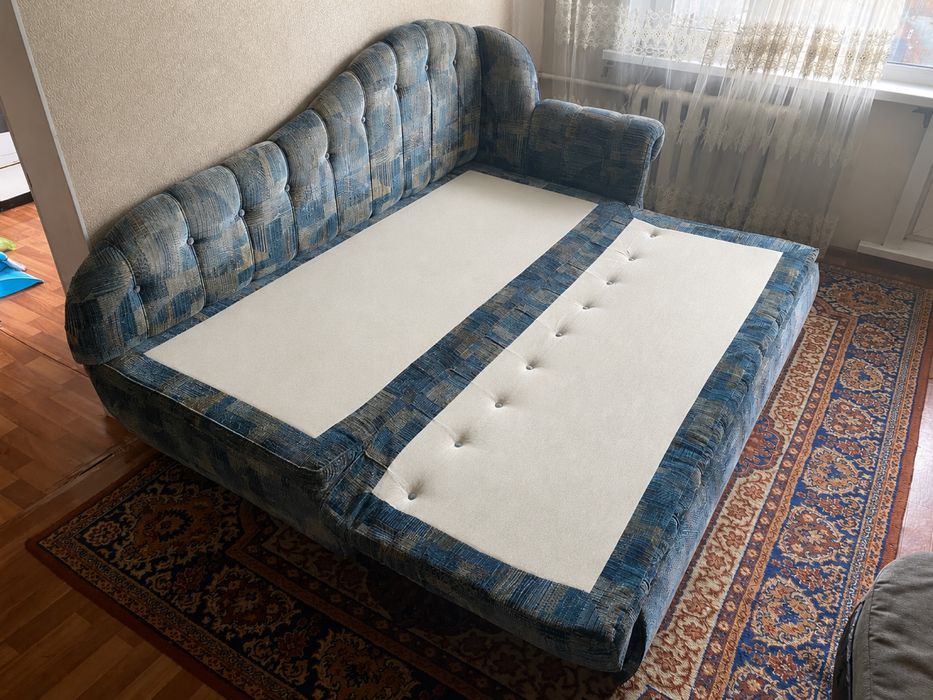 Продам диван в отличном состояний