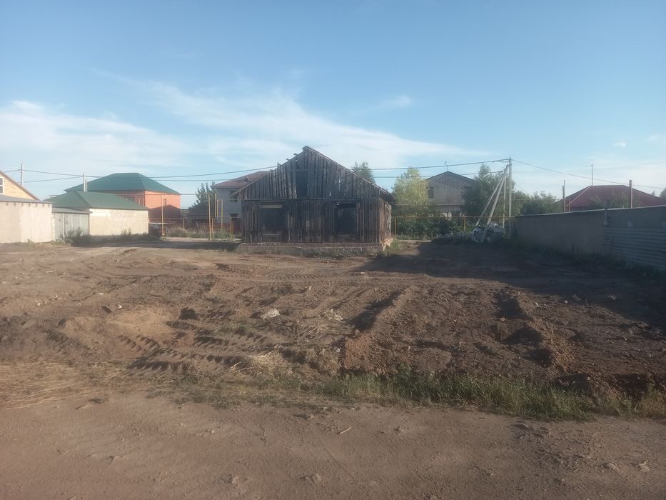 Недостроенный дом продам.