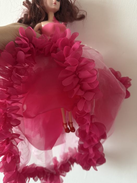 Продам куклу красивую