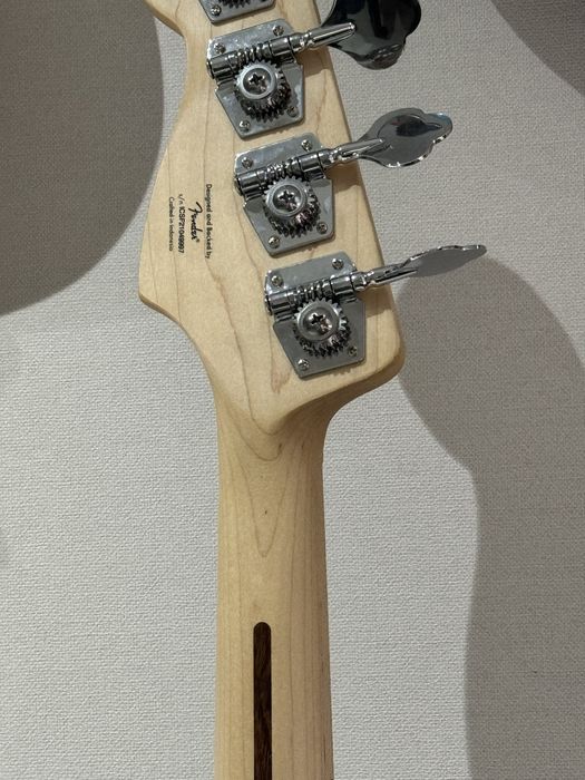 бас гитара squier affinity jazz bass