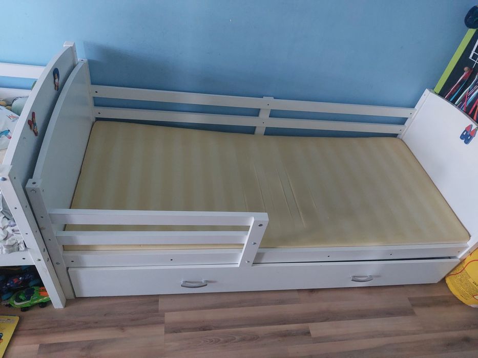 Подарявам 2 броя детски кревата