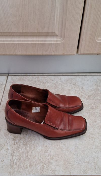 Pantofi din piele , marime 37