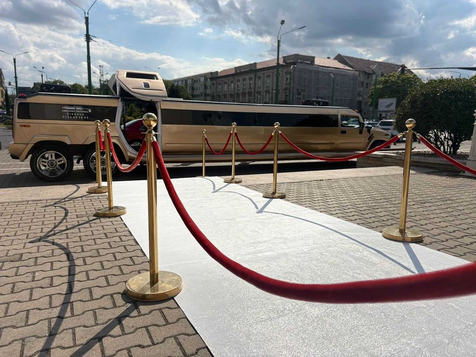 Limuzina de inchiriat Hummer H2 Inchiriez Limuzina Hummer H2