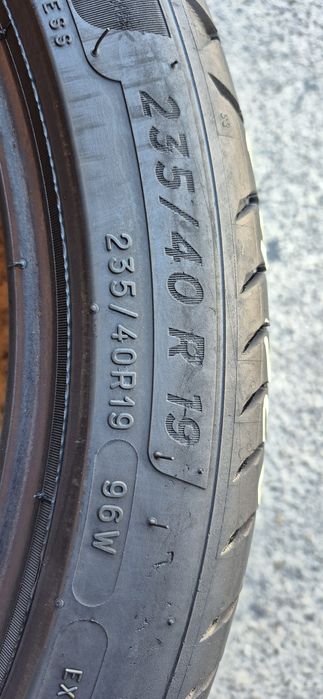4 anvelope vara Michelin 235/40/19.Pretul este pe bucata.