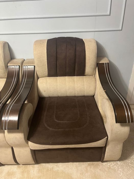 диван с двумя креслами