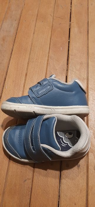 Обувки за момче номер 22  нямат скъсано никъде.