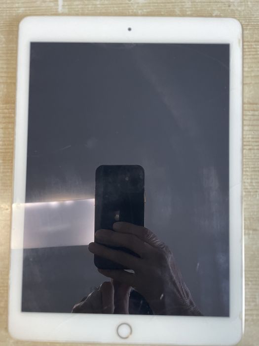 Air 2 16GB Айпад, Таблет закупен е нов от Лондон