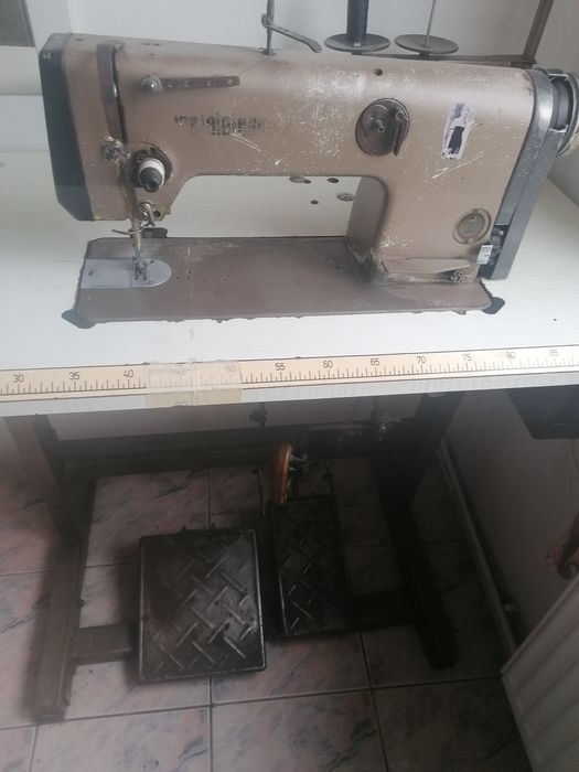 Vand      masina de cusut industriala.liniara