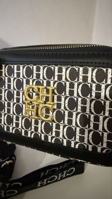 Чанта на луксозната марка Carolina Herrera