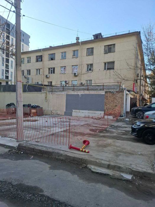 Продаётся земля с нежилым зданием