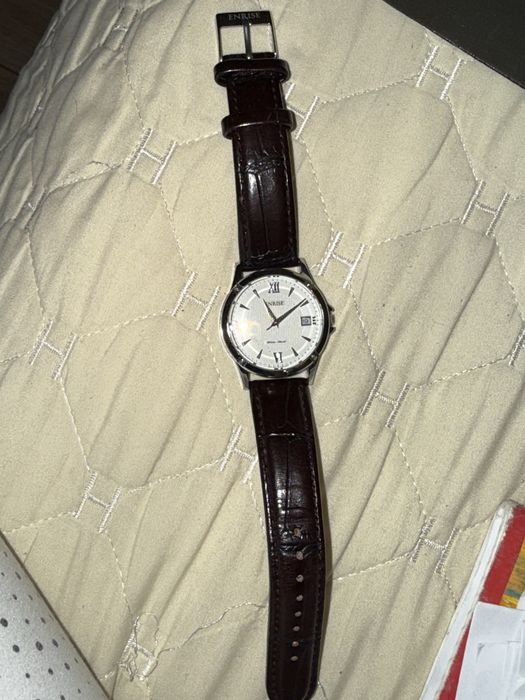 Наручные часы кожаные