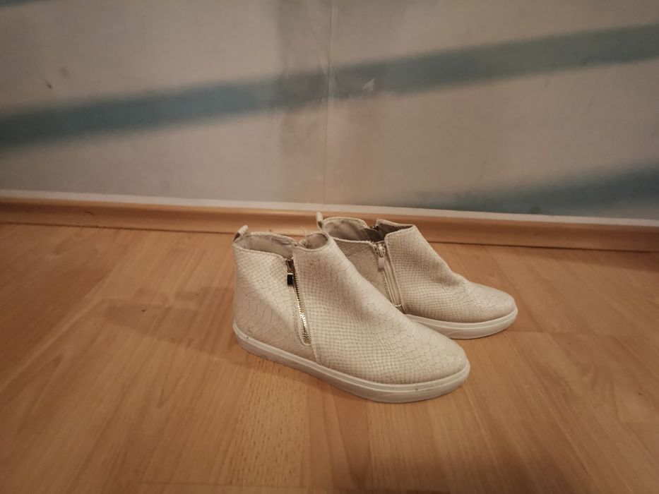 Удобно боти

от еко кожа