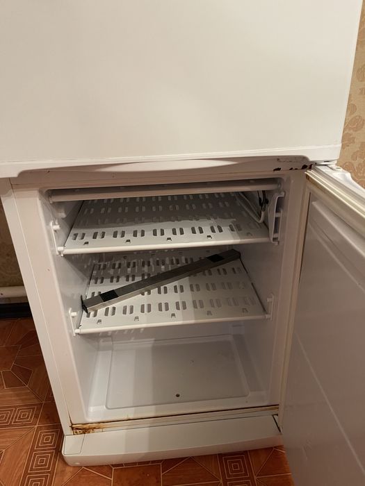 Холодильник Indesit