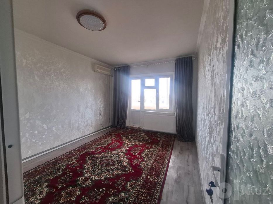 в Чиланзарском районе, рядом с метро Новза.