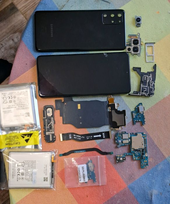 Продавам Samsung Galaxy S8 S8 Plus S20 Plus цели или на части