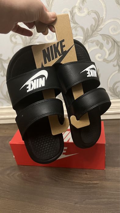 Шлепки Nike. Сланцы сандали