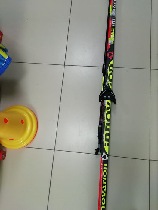 Лыжи, ботинки для лыж, лыжные ботинки