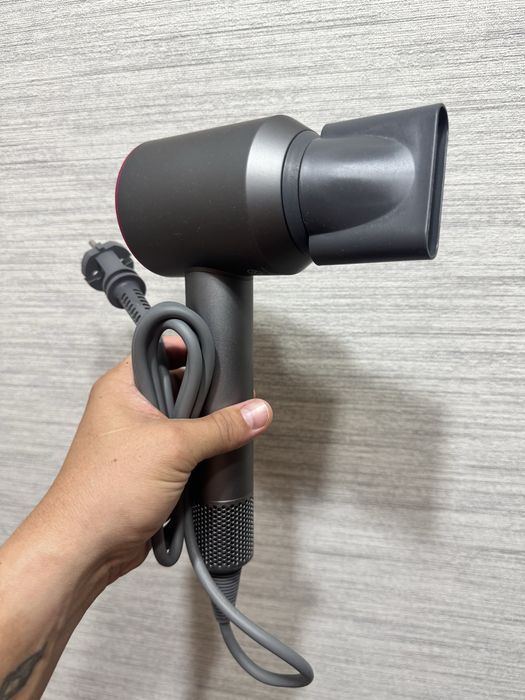 Продаю фен Dyson Supersonic