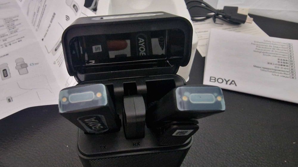 Безжичен мобилен микрофон BOYA BY-V30, за Android/iPhone, 2 души, 100 м, 36 ч, с калъф за зареждане