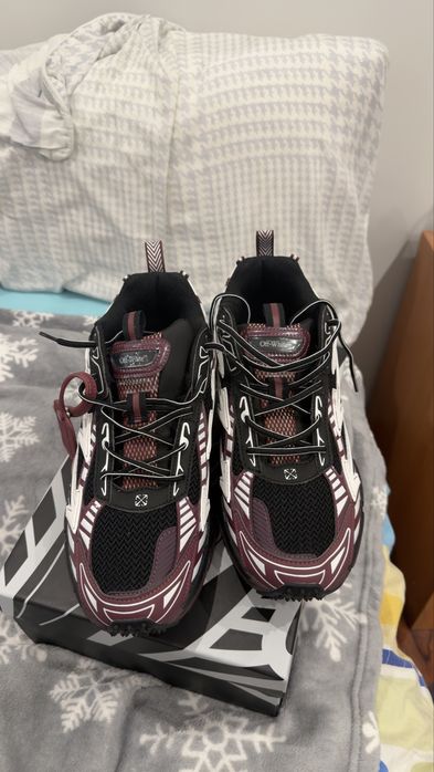 Off white “be right back”