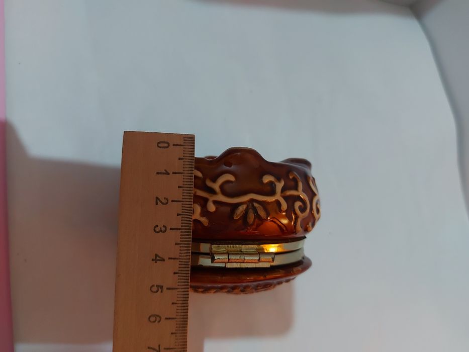 Шкатулка маленькая.