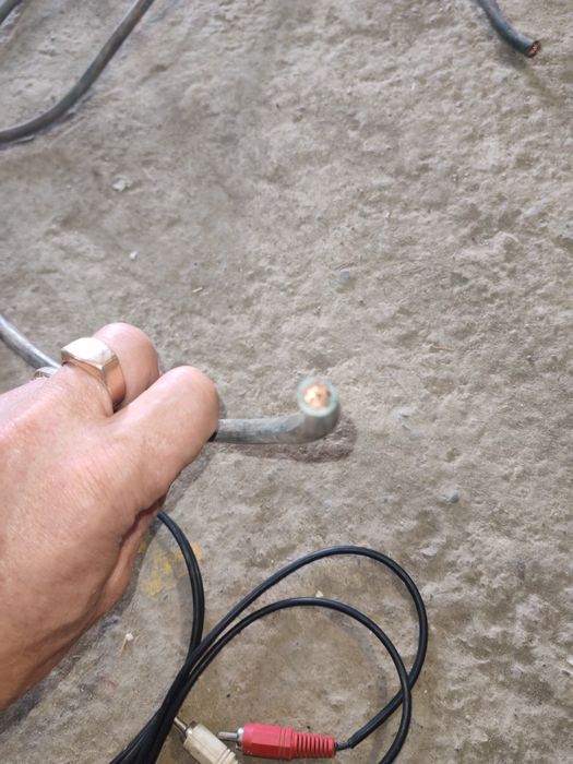 Провода для сабвуфера или усилителья