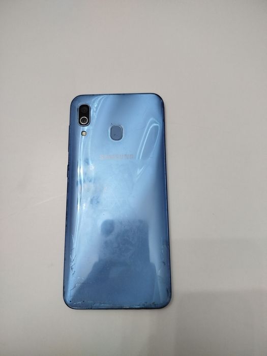 Samsung A30 телефони сотилади