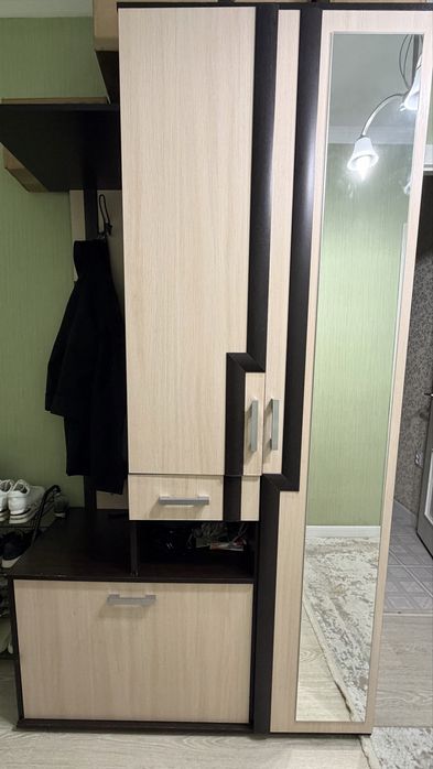 Продается шкаф прихожая Цена: 20 000 тг