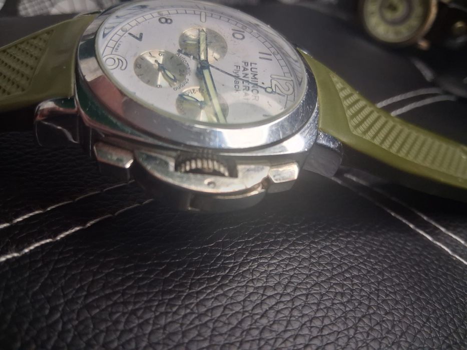Panerai Luminor Chrono Flyback (44mm / 47mm)
cronograf (3 cadrane mici