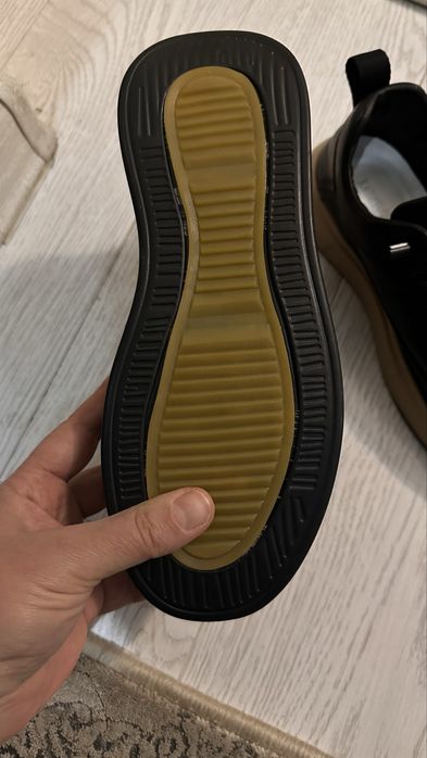 Новые туфли на мальчика.