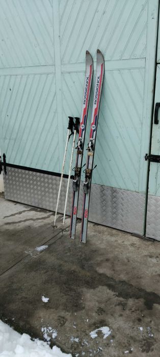 Vand Skiuri rossignol cu legaturi si bete