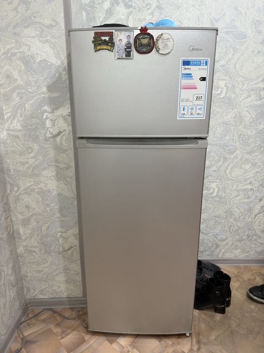 Холодильник прадаю срочно