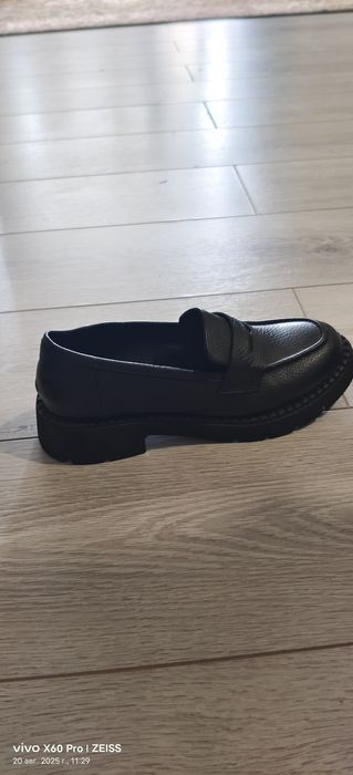 Срочно продам женский туфли