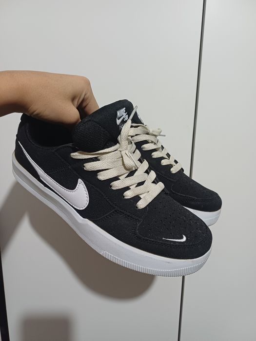 Продам кроссовки