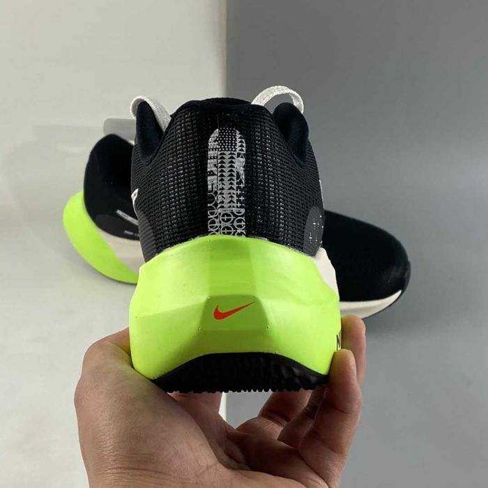 Мъжки маратонки Nike Air Zoom Fly 5 black ghost green размери 42 и 43